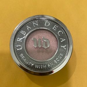 Urban decay eyeshadow - scratch